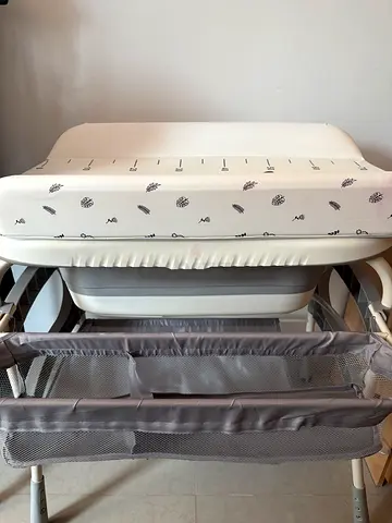 Baby diaper changing station and bath tub