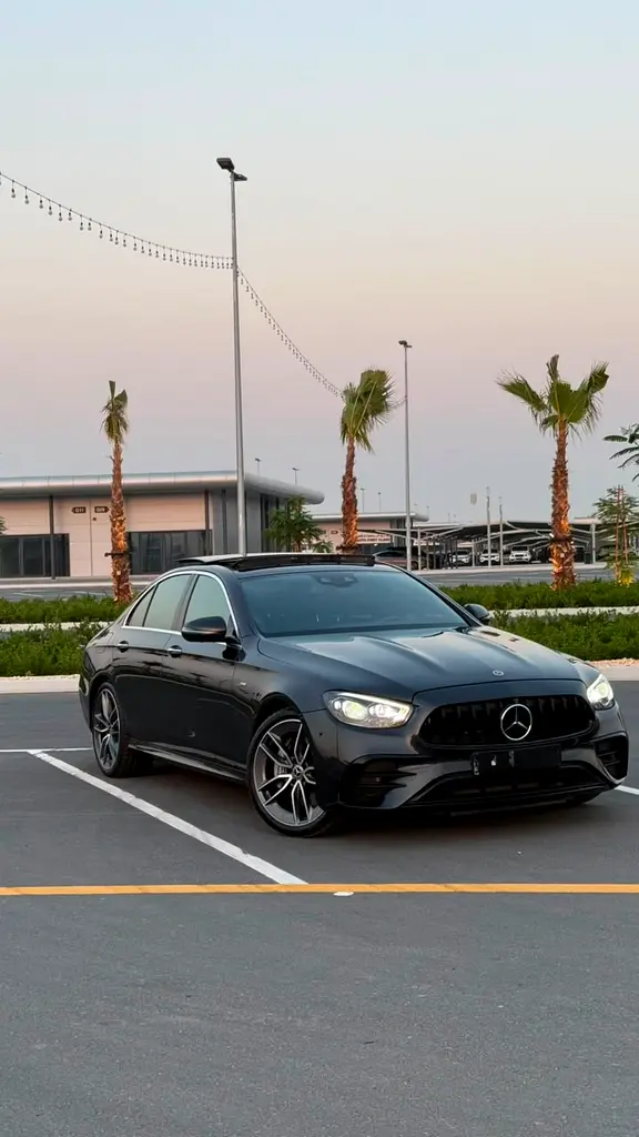 Mercedes-Benz E-Class 2021 — photo 1 of 20