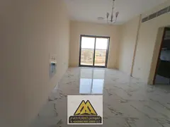 Two shelves, a living room, a balcony, three bathrooms, central air conditioning, second tenant