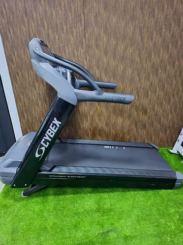 Cybex Commercial Treadmill - Heavy Duty, Excellent Condition