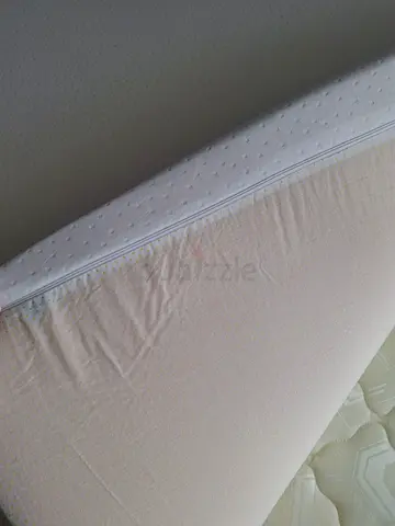 Used white mattress topper / thin mattress protector - good condition