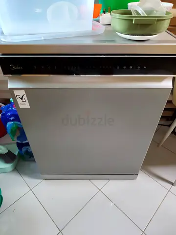 Midea Freestanding Dishwasher, excellent Condition, one year old, only 2 days available