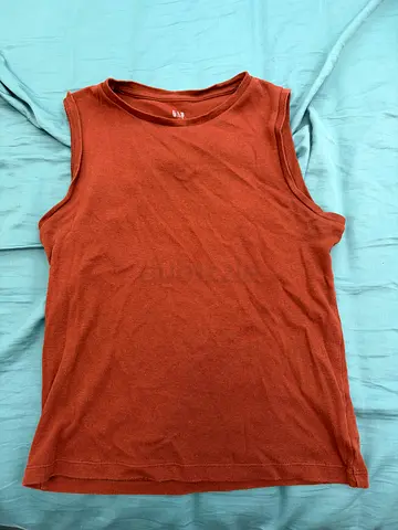 Women’s red tank