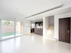 END UNIT | LANDSCAPED GARDEN | MAIDS ROOM
