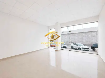 Spacious Retail Shop | 880 Sq. Ft. | Flexible Layout