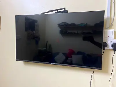 40 inch Flat Panel LED TV (Wall-mounted) - Good Working Condition