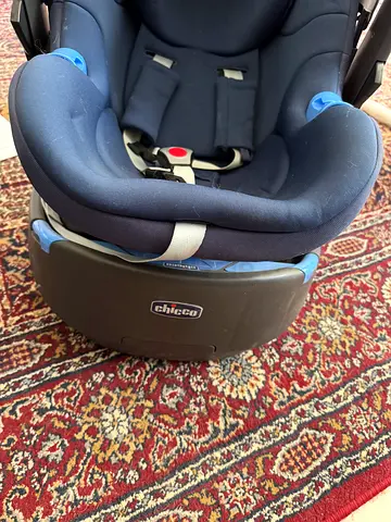 Chicco Infant Car Seat with Base - Good Condition