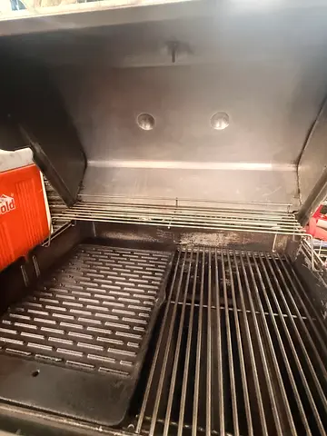 Used Charcoal/Grill BBQ in Good Working Condition