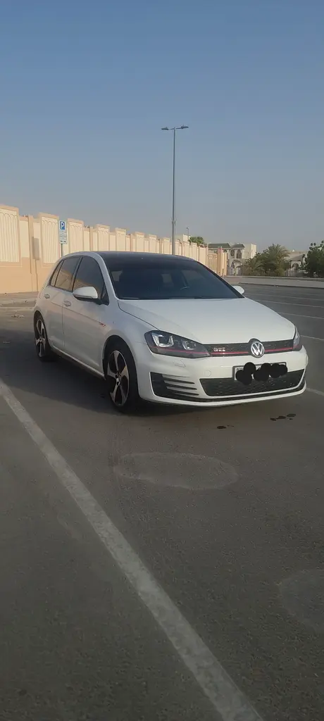 Volkswagen Golf GTI 2017 — photo 1 of 6