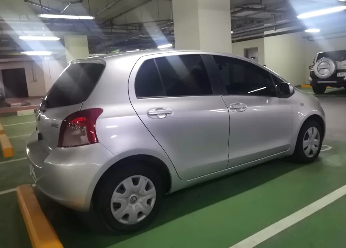 Toyota Yaris 2008 — photo 1 of 4