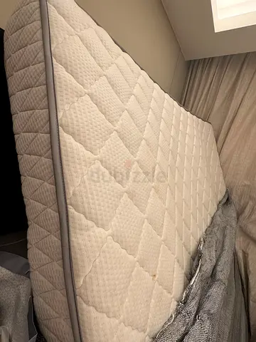 Queen mattress 200x180x20