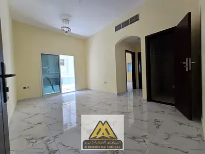 فرصة مميزة للسكن في بناية جديدة ونظيفة جداً، بموقع حيوي قريب من جميع الخدمات والمرافق، مع تشطيبات ممتازة وإطلالة مفتوحة تمنح الشقة إضاءة وتهوية رائعة.