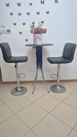 Small Bar round Table with 2 Adjustable revolving high Bar Stools
