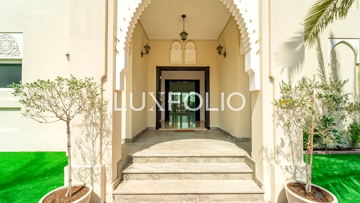Standalone Villa | Corner Unit | Well Maintained