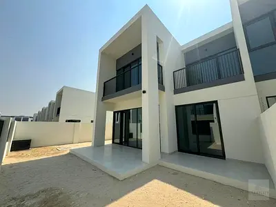 4BR SPACIOUS VILLA | BRIGHT LAYOUT | WELL MAINTAINED