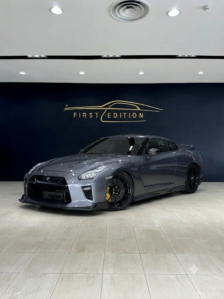 Nissan GT-R 2019 — photo 1 of 17
