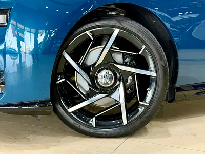 2025 ROLLS-ROYCE SPECTRE — миниатюра 5