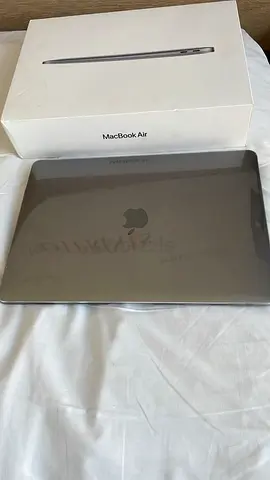 MacBook Air M1 – 8GB RAM, 256GB SSD – Excellent Condition