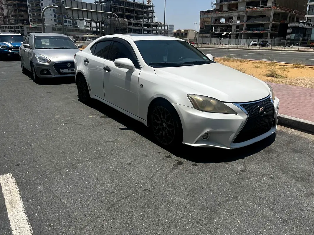 Lexus IS-Series 2009 — photo 1 of 11