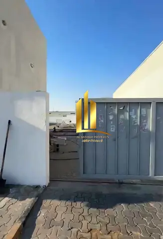 حوطة و مستودع للايجار في الصجعه الصناعية بالشارقه مساحة 21,500 الف قدم مربع مجهزين بالكامل