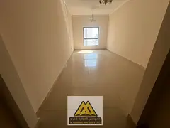 The apartment is in excellent condition (second tenant) and offers a practical layout with multiple