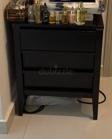 Small black 3-drawer bedside chest / nightstand in good condition