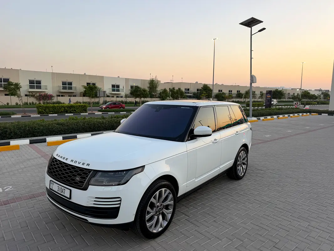 Land Rover Range Rover 2021 — photo 1 of 11