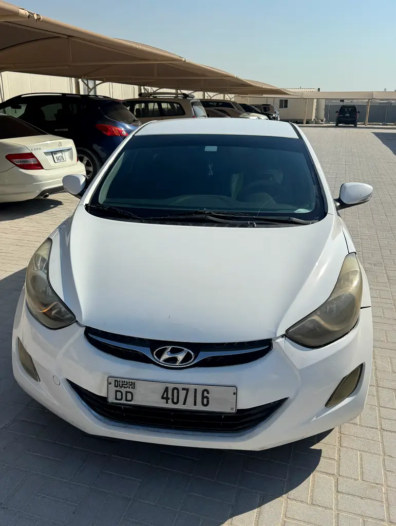 Hyundai Elantra 2013 — photo 1 of 5