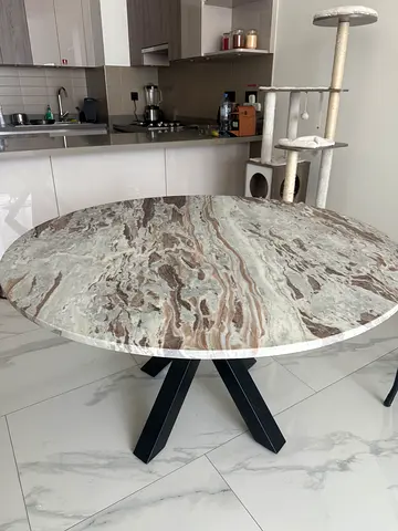 Eskola Panhome Round Marble Dining Table 6 seater, brand new never used, didn’t fit my apartment