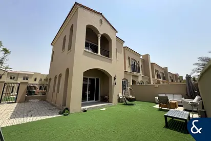 End Unit | Large Plot | Available September