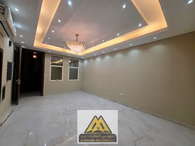 فرصة مميزة للبيع أو للإيجار في منطقة الياسمين بعجمان، فيلا حديثة بعمر 3 سنوات فقط، تتميز بتصميم عصري ومساحات واسعة تناسب العائلات الباحثة عن الراحة وا