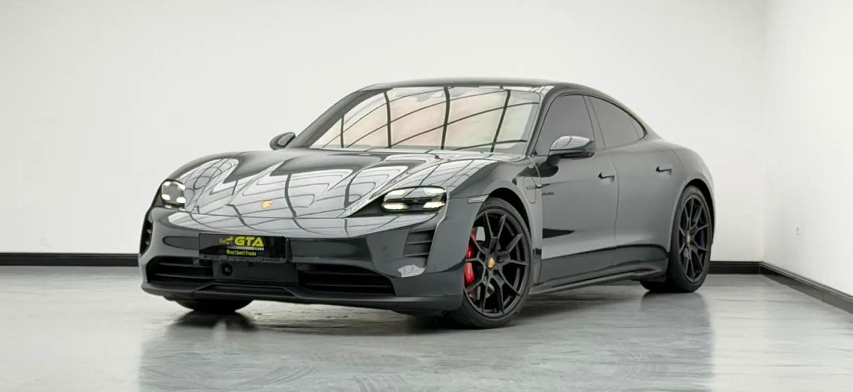 Porsche Taycan 2024 — photo 1 of 16