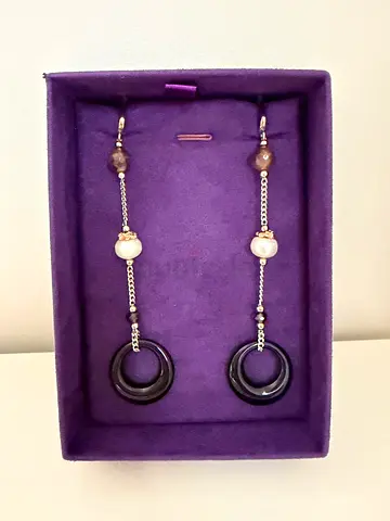 Earrings with pearls and black onyx