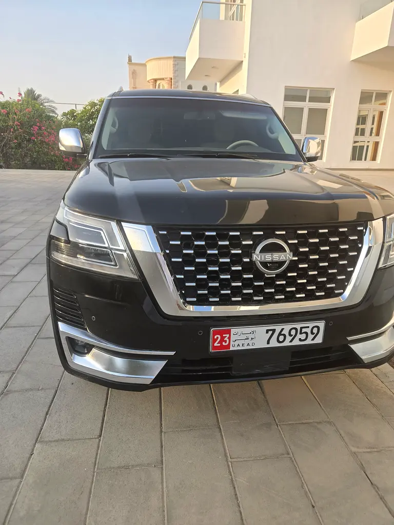 Nissan Patrol 2015 — photo 1 of 11