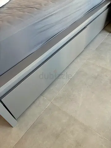 MALM IKEA bed 180x200cm with 4 storage boxes