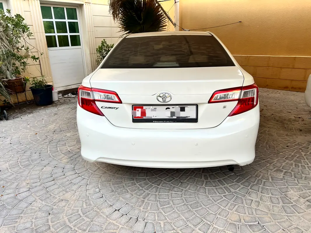 Toyota Camry 2013 — photo 1 of 14