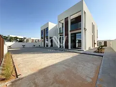 Luxury 5BR Select Villa | Corner Unit | Second Row from the Water | Vacant | Jubail Island