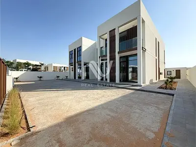 Luxury 5BR Select Villa | Corner Unit | Second Row from the Water | Vacant | Jubail Island