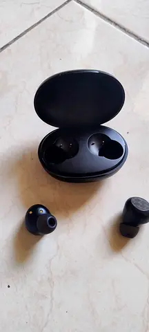 Realme wireless Bluetooth earphones with charging case - black