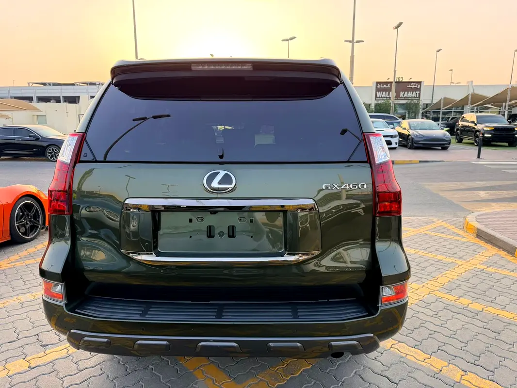 Lexus GX-Series 2022 — photo 1 of 10