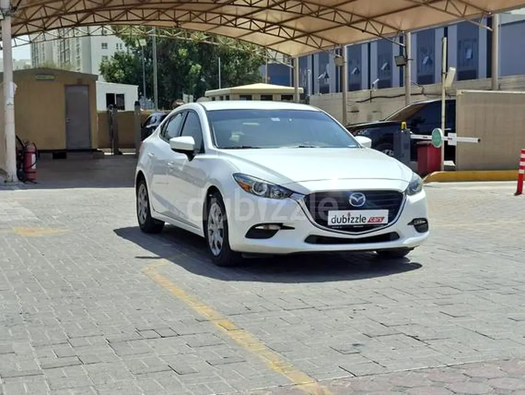 Mazda 3 2018 — photo 1 of 12