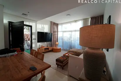 R2EM 3 BEDROOM CORNER UNIT SINGLE ROW VACANT