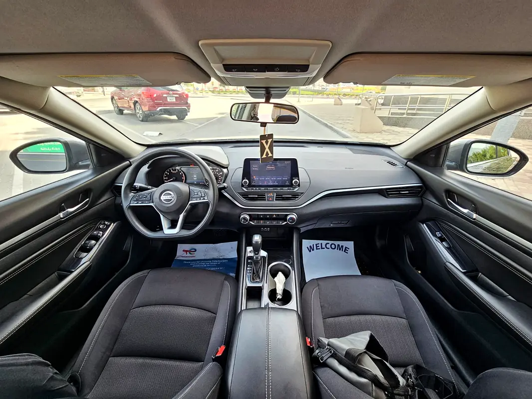 Nissan Altima 2021 — photo 1 of 13