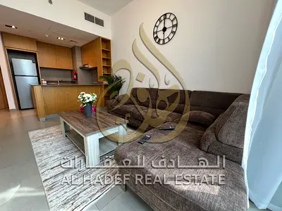 نظام Smart Home يوفر تجربة سكن حديثة مع سهولة التحكم في مرافق الشقة. • تقع داخل كمباوند متكامل الخدمات يوفر بيئة سكنية راقية وآمنة. • يتميز الكمباوند