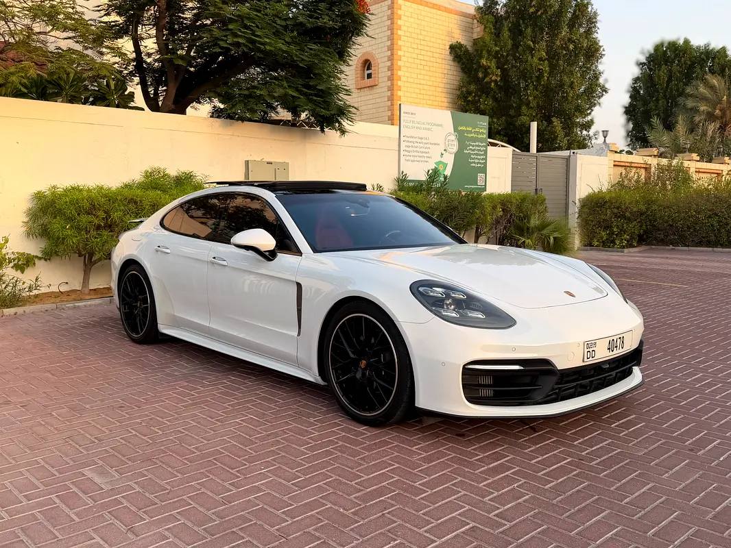 Porsche Panamera 2022 — photo 1 of 16