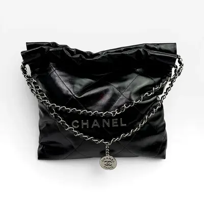 AUTHENTIC CHANEL 22 HANDBAG IN BLACK CALFSKIN LEATHER WITH SHW