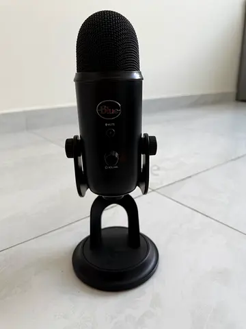 Blue Yeti USB Condenser Microphone - Black (BRANDNEW Condition)