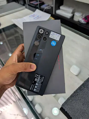 Red magic 11 Pro 256GB/12 Black