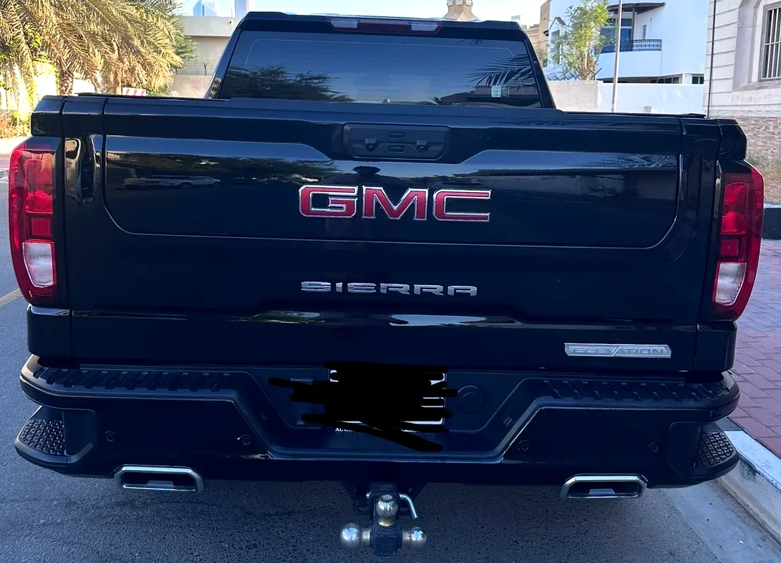 GMC Sierra 2024 — photo 1 of 11