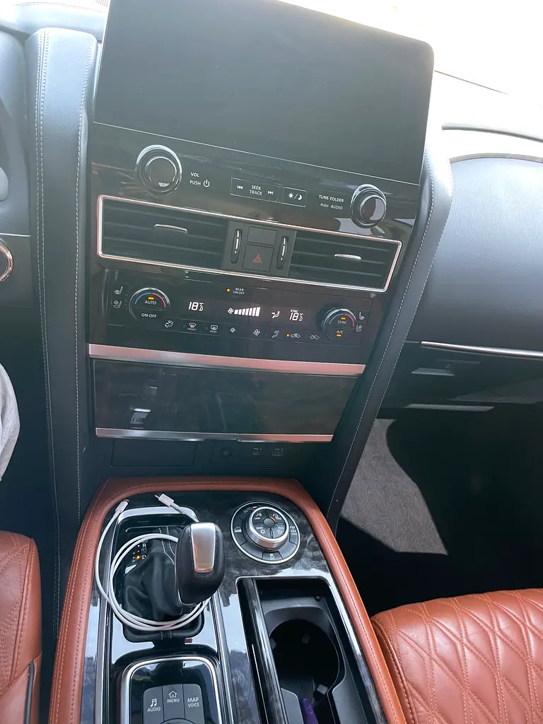 Nissan Patrol 2022 — photo 1 of 10